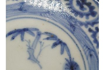 江戸期　古伊万里　染付　蛸唐草　松竹梅　4寸皿　約12.5cm　伊万里焼の伝統美が詰まった小皿2枚セット(四寸、和皿、渦福、和食器)(R-061781)