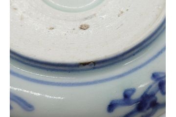 江戸期　古伊万里　染付　蛸唐草　松竹梅　4寸皿　約12.5cm　伊万里焼の伝統美が詰まった小皿2枚セット(四寸、和皿、渦福、和食器)(R-061781)