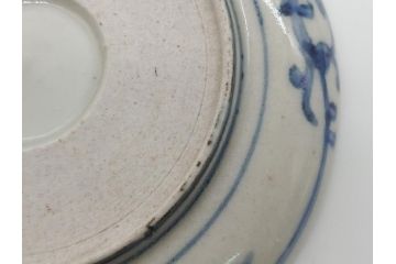 江戸期　古伊万里　染付　蛸唐草　松竹梅　4寸皿　約12.5cm　伊万里焼の伝統美が詰まった小皿2枚セット(四寸、和皿、渦福、和食器)(R-061781)