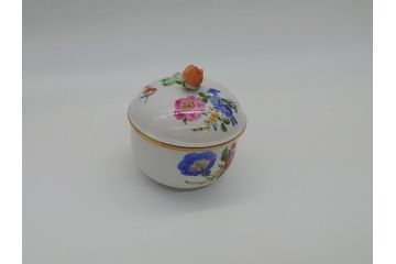 ドイツ　マイセン　Meissen　ベーシックフラワー　三つ花　優雅で華やかなシュガーポット(蓋物、西洋陶磁器)(R-061784)