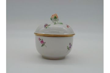 ドイツ　マイセン　Meissen　ベーシックフラワー　三つ花　優雅で華やかなシュガーポット(蓋物、西洋陶磁器)(R-061784)
