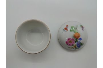 ドイツ　マイセン　Meissen　ベーシックフラワー　三つ花　優雅で華やかなシュガーポット(蓋物、西洋陶磁器)(R-061784)