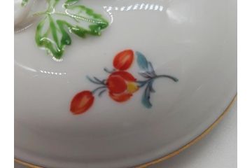 ドイツ　マイセン　Meissen　ベーシックフラワー　三つ花　優雅で華やかなシュガーポット(蓋物、西洋陶磁器)(R-061784)