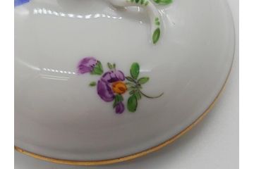 ドイツ　マイセン　Meissen　ベーシックフラワー　三つ花　優雅で華やかなシュガーポット(蓋物、西洋陶磁器)(R-061784)