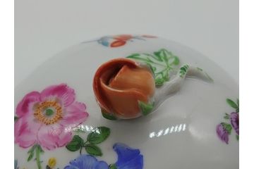 ドイツ　マイセン　Meissen　ベーシックフラワー　三つ花　優雅で華やかなシュガーポット(蓋物、西洋陶磁器)(R-061784)