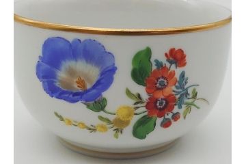 ドイツ　マイセン　Meissen　ベーシックフラワー　三つ花　優雅で華やかなシュガーポット(蓋物、西洋陶磁器)(R-061784)