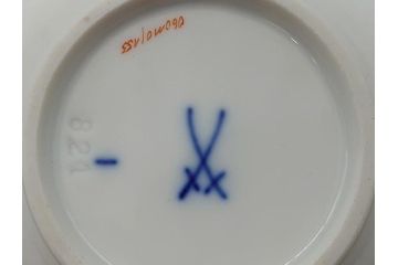 ドイツ　マイセン　Meissen　ベーシックフラワー　三つ花　優雅で華やかなシュガーポット(蓋物、西洋陶磁器)(R-061784)