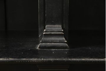 中古　アンティーク調　落ち着いた大人の雰囲気漂うキャビネット(シェルフ、飾り棚、陳列棚、収納棚、本棚)(R-061789)
