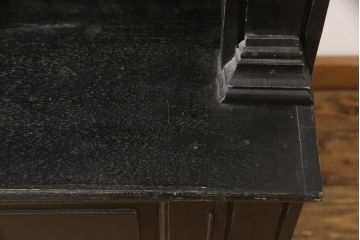 中古　アンティーク調　落ち着いた大人の雰囲気漂うキャビネット(シェルフ、飾り棚、陳列棚、収納棚、本棚)(R-061789)