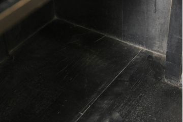 中古　アンティーク調　落ち着いた大人の雰囲気漂うキャビネット(シェルフ、飾り棚、陳列棚、収納棚、本棚)(R-061789)
