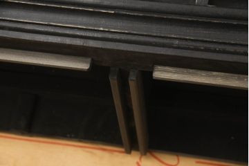 中古　アンティーク調　落ち着いた大人の雰囲気漂うキャビネット(シェルフ、飾り棚、陳列棚、収納棚、本棚)(R-061789)