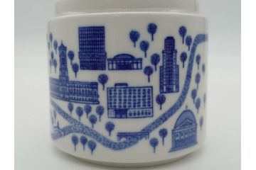 1960年代　レア　ドイツ　マイセン　Meissen　円形　蓋付き　ベルリンの街並みが描かれた小物入れ(筒型、蓋物、西洋陶磁器、BERLIN、HAUPTSTADT DER DEUTSCHEN DEMOKRATISCHEN REPUBLIK)(R-061793)