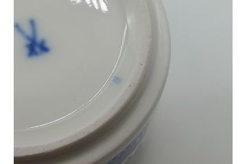 1960年代　レア　ドイツ　マイセン　Meissen　円形　蓋付き　ベルリンの街並みが描かれた小物入れ(筒型、蓋物、西洋陶磁器、BERLIN、HAUPTSTADT DER DEUTSCHEN DEMOKRATISCHEN REPUBLIK)(R-061793)