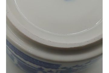1960年代　レア　ドイツ　マイセン　Meissen　円形　蓋付き　ベルリンの街並みが描かれた小物入れ(筒型、蓋物、西洋陶磁器、BERLIN、HAUPTSTADT DER DEUTSCHEN DEMOKRATISCHEN REPUBLIK)(R-061793)