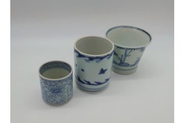 江戸期　古伊万里　染付　伊万里焼の魅力を感じる個性豊かな絵柄の湯呑み3点セット(和食器)(R-061794)