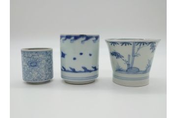 江戸期　古伊万里　染付　伊万里焼の魅力を感じる個性豊かな絵柄の湯呑み3点セット(和食器)(R-061794)