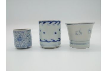 江戸期　古伊万里　染付　伊万里焼の魅力を感じる個性豊かな絵柄の湯呑み3点セット(和食器)(R-061794)