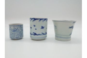 江戸期　古伊万里　染付　伊万里焼の魅力を感じる個性豊かな絵柄の湯呑み3点セット(和食器)(R-061794)