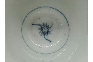 江戸期　古伊万里　染付　伊万里焼の魅力を感じる個性豊かな絵柄の湯呑み3点セット(和食器)(R-061794)