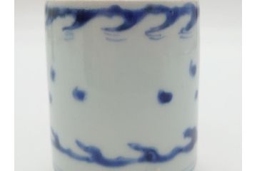 江戸期　古伊万里　染付　伊万里焼の魅力を感じる個性豊かな絵柄の湯呑み3点セット(和食器)(R-061794)