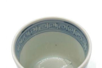 江戸期　古伊万里　染付　伊万里焼の魅力を感じる個性豊かな絵柄の湯呑み3点セット(和食器)(R-061794)
