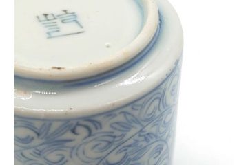 江戸期　古伊万里　染付　伊万里焼の魅力を感じる個性豊かな絵柄の湯呑み3点セット(和食器)(R-061794)