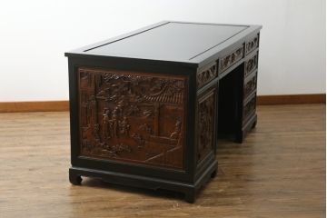 中国ビンテージ　オリエンタル　ふんだんにあしらわれた彫刻が圧倒的な存在感を放つデスクとチェアのセット(両袖デスク、両袖机、ワークデスク、在宅用、在宅ワーク、アームチェア、回転イス、椅子、ヴィンテージ、アジアン)(R-061798)