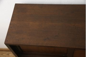 和製アンティーク　上手物　ナラ材　色ガラス入り　シャッター(蛇腹)扉が珍しいレトロな収納棚(食器棚、茶棚、戸棚、引き出し)(R-061800)