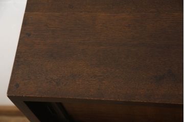和製アンティーク　上手物　ナラ材　色ガラス入り　シャッター(蛇腹)扉が珍しいレトロな収納棚(食器棚、茶棚、戸棚、引き出し)(R-061800)