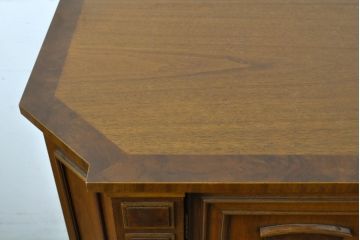 中古　DREXEL HERITAGE(ドレクセルヘリテイジ)　FRANCESCA(フランチェスカ)　マホガニー　クラシカルな佇まいが美しいサイドボード(クレデンザ、クリデンザ、収納棚、戸棚、サイドキャビネット)(R-061802)
