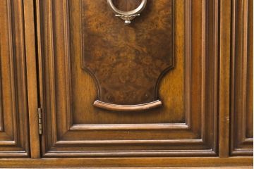 中古　DREXEL HERITAGE(ドレクセルヘリテイジ)　FRANCESCA(フランチェスカ)　マホガニー　クラシカルな佇まいが美しいサイドボード(クレデンザ、クリデンザ、収納棚、戸棚、サイドキャビネット)(R-061802)
