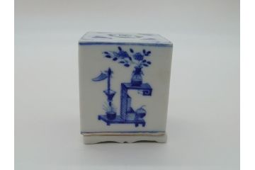 江戸期　古伊万里　染付　四面絵変わり　洗練された佇まいの角形香炉(仏具)(R-061807)