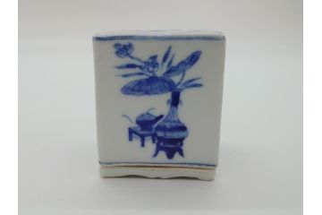 江戸期　古伊万里　染付　四面絵変わり　洗練された佇まいの角形香炉(仏具)(R-061807)