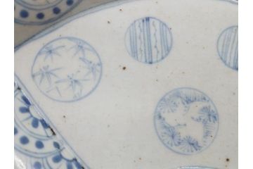 江戸期　古伊万里　染付　松竹梅文　7.6寸皿　約23cm　鞠の中に絵付けされた松竹梅が上品な扇皿(七寸六分、和皿、扇型、変形皿、和食器)(R-061810)