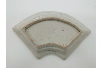 江戸期　古伊万里　染付　松竹梅文　7.6寸皿　約23cm　鞠の中に絵付けされた松竹梅が上品な扇皿(七寸六分、和皿、扇型、変形皿、和食器)(R-061810)