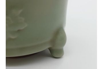 青磁　鳳凰文　威厳のある鳳凰の透かしが魅力の三つ脚香炉(中国?、銀火屋?、三つ足、仏具)(R-061811)