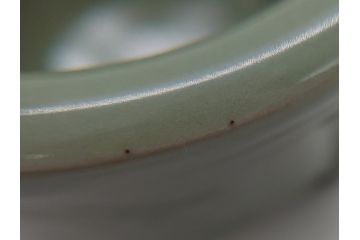 青磁　鳳凰文　威厳のある鳳凰の透かしが魅力の三つ脚香炉(中国?、銀火屋?、三つ足、仏具)(R-061811)
