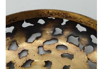 青磁　鳳凰文　威厳のある鳳凰の透かしが魅力の三つ脚香炉(中国?、銀火屋?、三つ足、仏具)(R-061811)