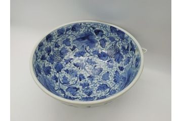 希少　江戸期　古伊万里　大明成化年製　染付　花唐草文　藍色の濃淡で描かれた模様が美しい1.2尺片口鉢(深鉢、和食器)(R-061814)