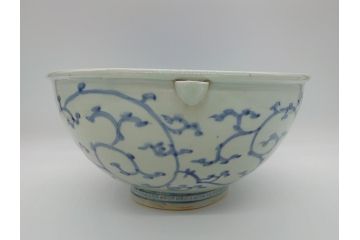 希少　江戸期　古伊万里　大明成化年製　染付　花唐草文　藍色の濃淡で描かれた模様が美しい1.2尺片口鉢(深鉢、和食器)(R-061814)