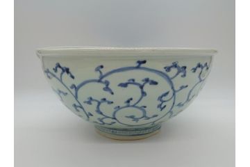 希少　江戸期　古伊万里　大明成化年製　染付　花唐草文　藍色の濃淡で描かれた模様が美しい1.2尺片口鉢(深鉢、和食器)(R-061814)