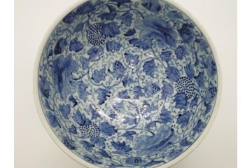 希少　江戸期　古伊万里　大明成化年製　染付　花唐草文　藍色の濃淡で描かれた模様が美しい1.2尺片口鉢(深鉢、和食器)(R-061814)