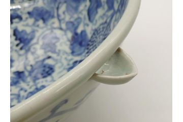 希少　江戸期　古伊万里　大明成化年製　染付　花唐草文　藍色の濃淡で描かれた模様が美しい1.2尺片口鉢(深鉢、和食器)(R-061814)