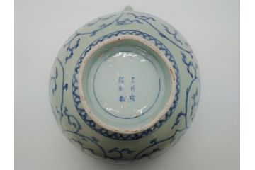 希少　江戸期　古伊万里　大明成化年製　染付　花唐草文　藍色の濃淡で描かれた模様が美しい1.2尺片口鉢(深鉢、和食器)(R-061814)
