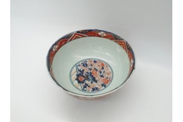 江戸期　古伊万里　色絵　染付　花盆文　朱色の多様な花絵が愛くるしい8寸深鉢(花籠文、和食器)(R-061816)