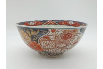 江戸期　古伊万里　色絵　染付　花盆文　朱色の多様な花絵が愛くるしい8寸深鉢(花籠文、和食器)(R-061816)