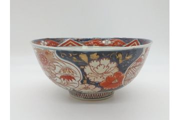江戸期　古伊万里　色絵　染付　花盆文　朱色の多様な花絵が愛くるしい8寸深鉢(花籠文、和食器)(R-061816)