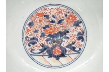 江戸期　古伊万里　色絵　染付　花盆文　朱色の多様な花絵が愛くるしい8寸深鉢(花籠文、和食器)(R-061816)