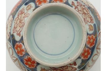 江戸期　古伊万里　色絵　染付　花盆文　朱色の多様な花絵が愛くるしい8寸深鉢(花籠文、和食器)(R-061816)