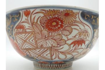 江戸期　古伊万里　色絵　染付　花盆文　朱色の多様な花絵が愛くるしい8寸深鉢(花籠文、和食器)(R-061816)